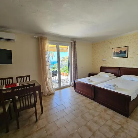 Corfu Menigos 45 * グリファダ